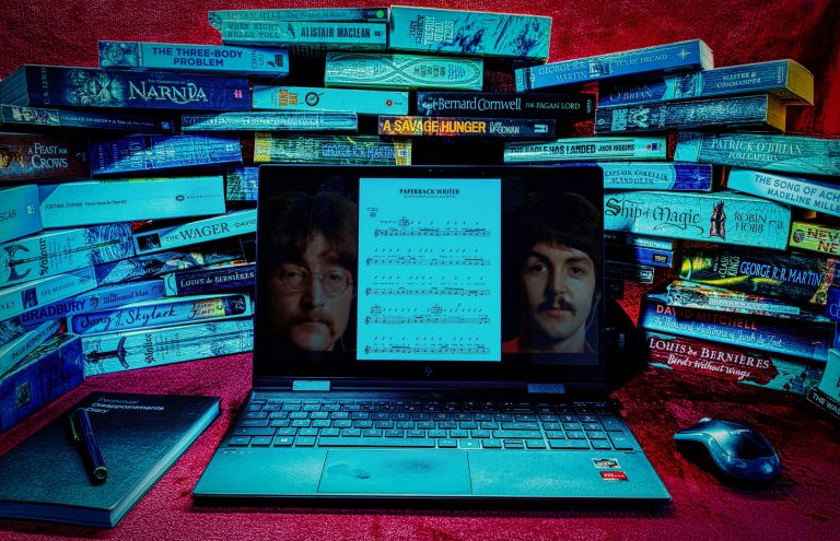 PAPERBACK WRITER - THE BEATLES